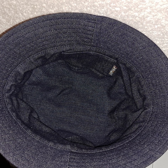 Burberry Checkered Bucket Hat - Picture 4 of 5